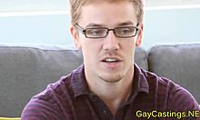 Cuplu gay explorează jocul anal și deepthroat într-un videoclip făcut acasă