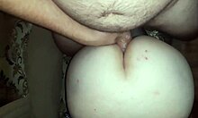 Заобљена лепотица ужива у аналном сексу у овом домаћем видеу