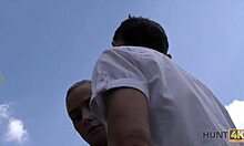 Kneppe dukkeansigt får sin fisse slikket og kneppet i tjekkisk POV-video