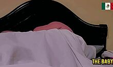 Film POV z parą uprawiającą seks w motelowym pokoju