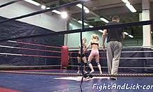 Due lesbiche amatoriali si concedono un cunilingus sul ring di boxe