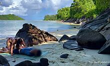 تم القبض على ممارسة الجنس تقريبًا على شاطئ منعزل .