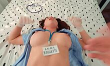 ヨーロッパの看護師がフェラチオをして、精液を浴びる