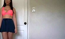 Joseline Kellys osupljive oralne spretnosti v domačem videu