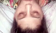Kjæresten min gir en dyp hals blowjob og blir dekket av sæd
