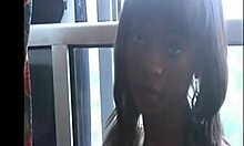 Schüchterne Ebony Youngster Stills präsentiert ihren traumhaften Körper für die Cam