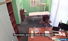 جنس الكاميرا التجسسية مع المريضة الإيبونية الجذابة جاسمين ويب