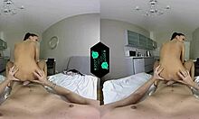 VR - Kiimainen pariskunta kuumassa höyryävässä toiminnassa sängyssä