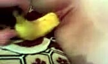Бойфренд засунул банан в киску бывшей подруги