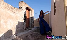 Italiensk skjønnhet Chiara Bianchino viser frem sin feilfrie kropp i en fantastisk blå ensemble