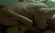Σπιτικό βίντεο με πρωινό σεξ με μια πραγματική νοικοκυρά πριν την αναχώρησή της