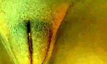 Svalnatá priateľka ukazuje svoju tesnú kundičku v domácom videu