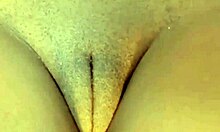 Namorada musculosa mostra sua buceta apertada em vídeo caseiro
