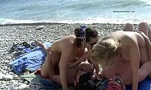 Orgie en plein air avec des naturistes russes sur la plage