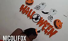 Halloween-aiheinen anaalitoiminta latinalaiskaunottaren kanssa