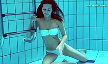 Video HD de Nata Szilvas, una cachonda adolescente húngara, con un fetiche por el porno subacuático