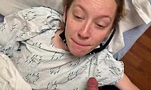 Faccio sesso orale all'aperto e faccio sesso facciale con il mio ragazzo nella sala pre-operatoria dell'ospedale