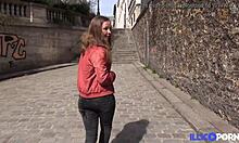 Fransk jente Melanie får sin stramme anus strakt før togturen