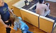 Amatørkone er utro mot kjæresten sin og hans svoger i en dampende video