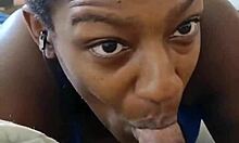 La femme amateur aime avaler une grosse bite noire