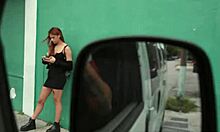 Chudá striptérka dělá kouření a jezdí za peníze v misionářské pozici
