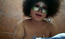 Video porno buatan sendiri seorang wanita Filipina yang terangsang sedang berhubungan seks di kamar mandi