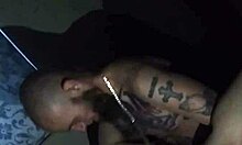 Жена с татуировками подчиняется своему мужу в горячем видео