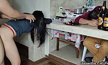 Une fille japonaise est dominée par son petit ami cornu dans une vidéo maison