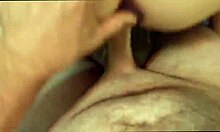 Surové amatérske POV video 40-ročnej MILFky, ktorá sa zapája do analného sexu
