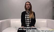 Zelfgemaakte video van een onderdanig model dat schreeuwt van plezier tijdens seks